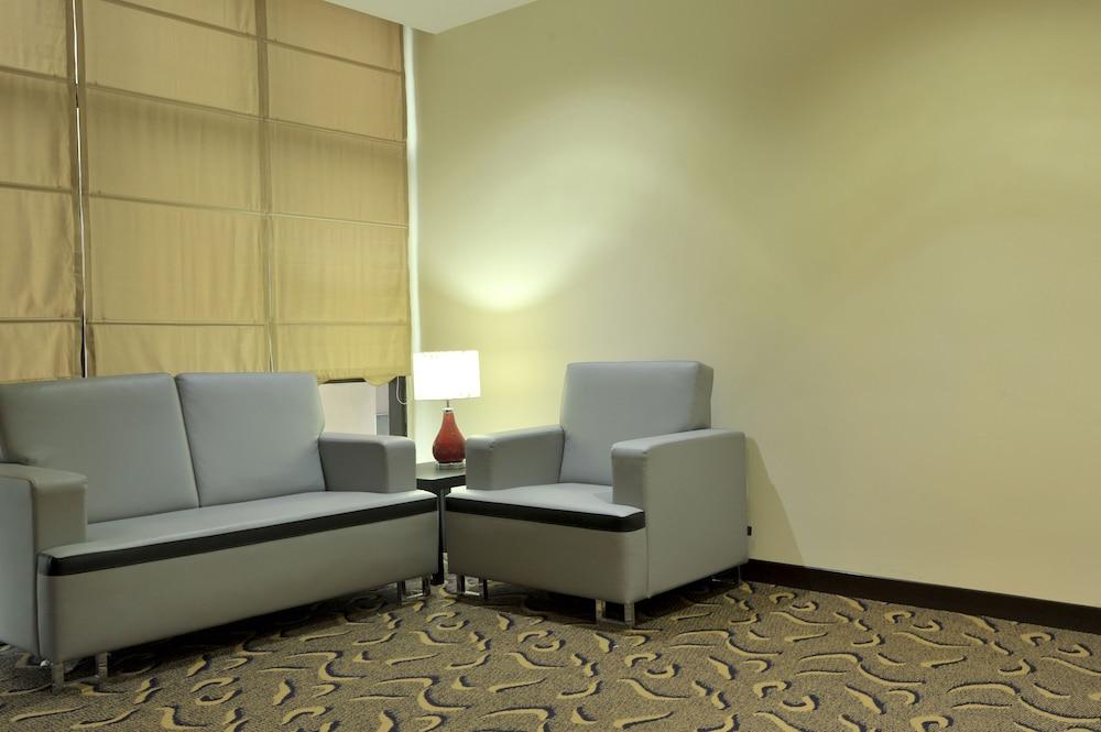 Hallmark Regency Hotel - Johor Bahru - Lobby Sitting Area