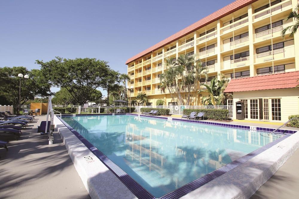 La Quinta Inn & Suites by Wyndham Coral Springs Univ Dr - Featured Image
