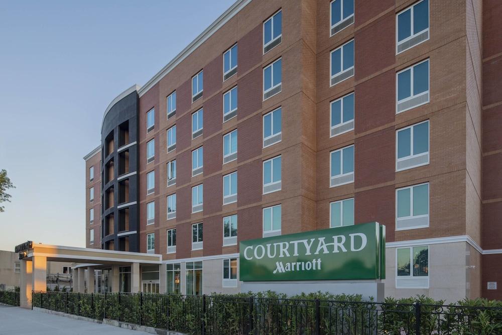 Courtyard by Marriott New York Queens/Fresh Meadows - Featured Image