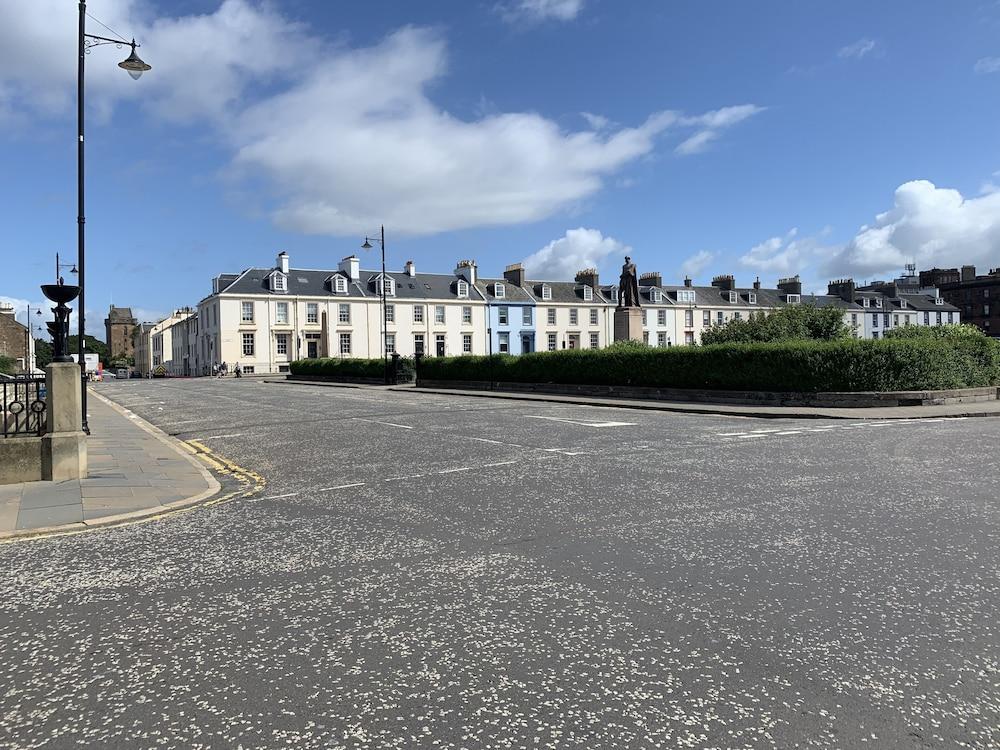 Ayr Holiday Apartment - Featured Image