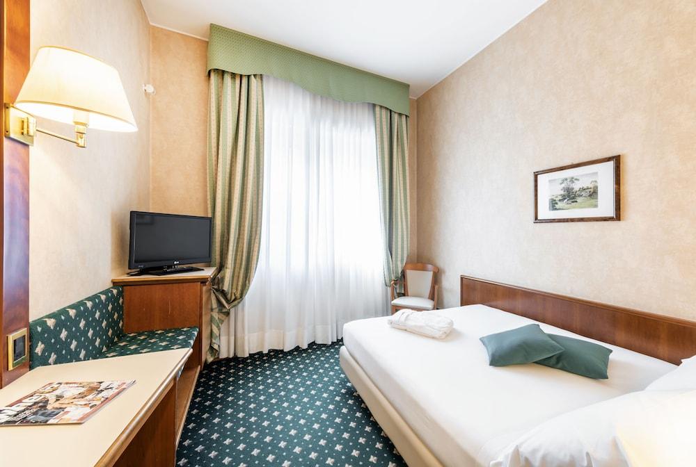 Hotel Ascot - Room