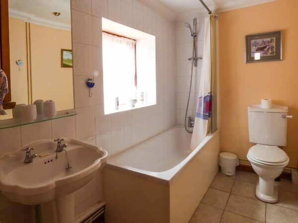 Kingsley Cottage - Bathroom