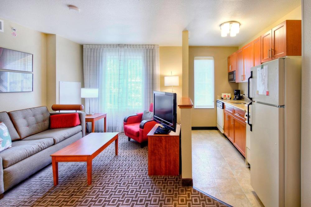 TownePlace Suites by Marriott Raleigh Cary-Weston Parkway - Featured Image