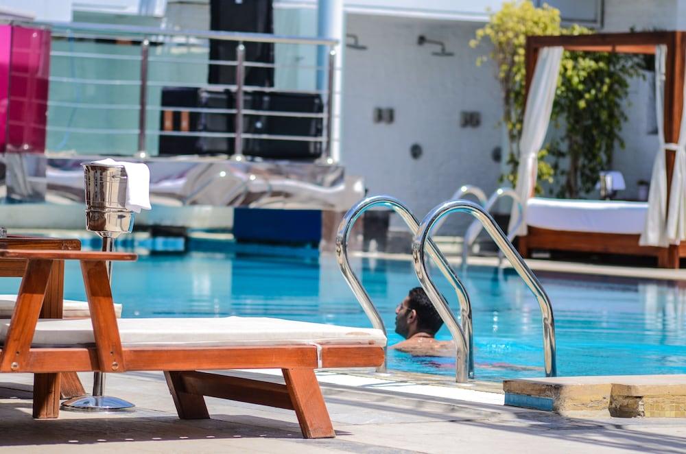 Sun City Hotel - The Gabriel - Outdoor Pool