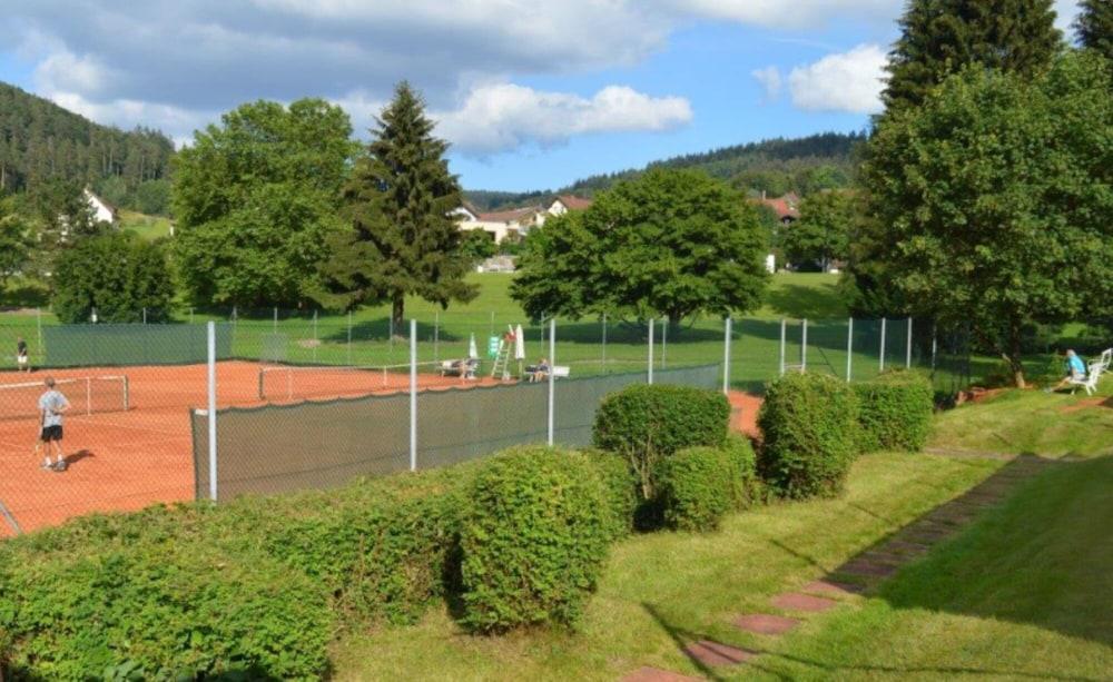 ناشيرا كوربارك هوتل - Tennis Court