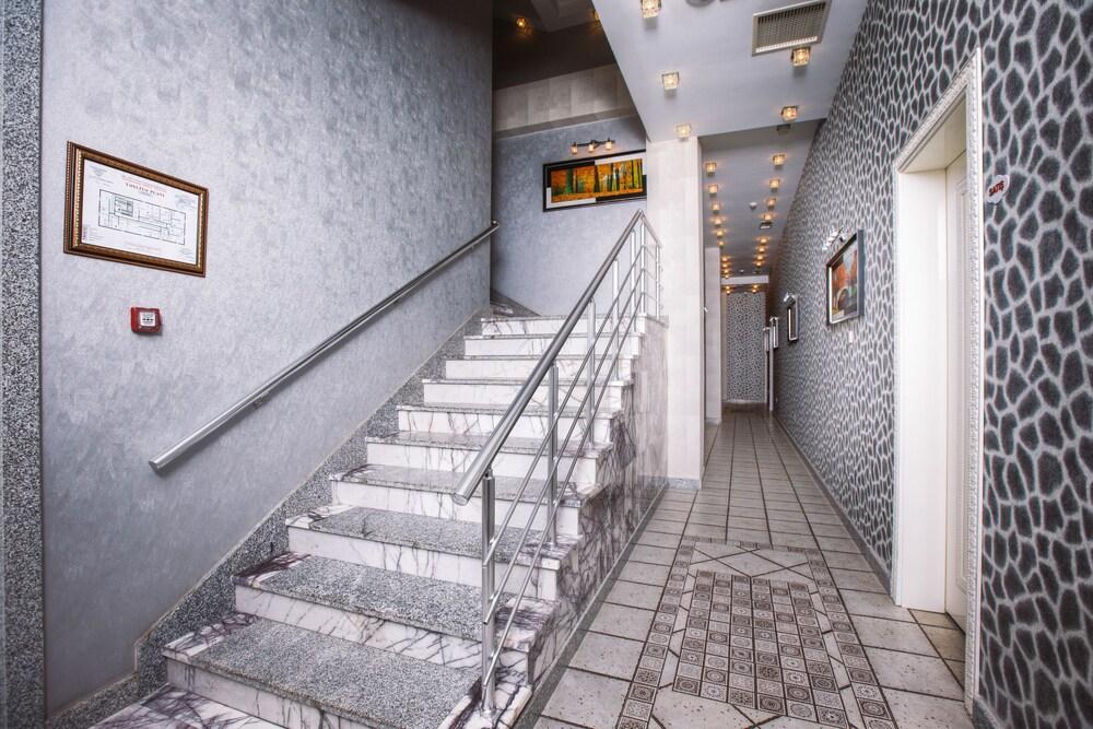 Admiral Hotel Baku - Interior Entrance