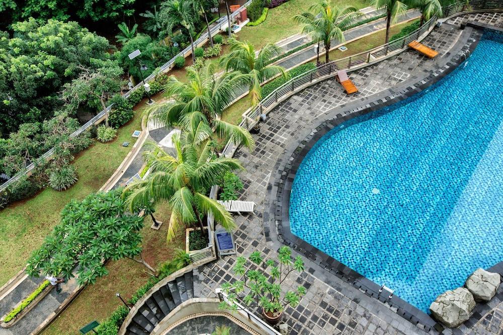 Horison Ultima Suite & Residence Rasuna Jakarta - Outdoor Pool
