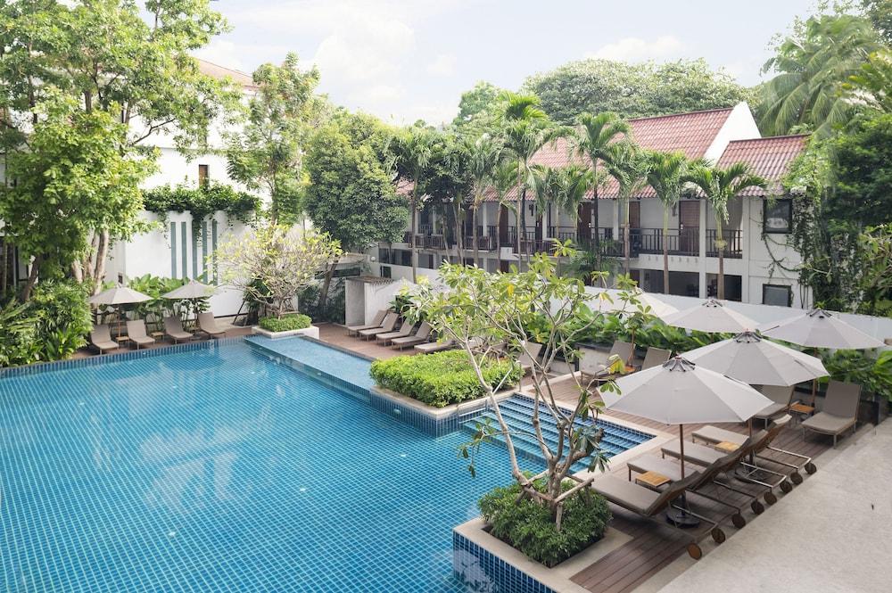 Woodlands Suites Serviced Residences - Outdoor Pool