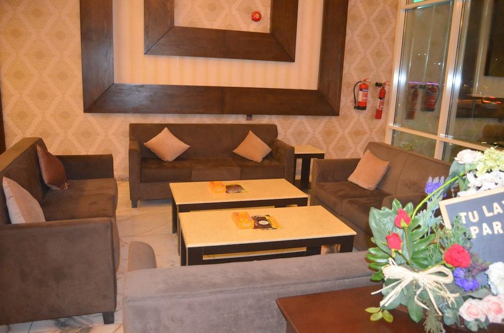 Tulay Park Hotel Apartments - Lobby Sitting Area