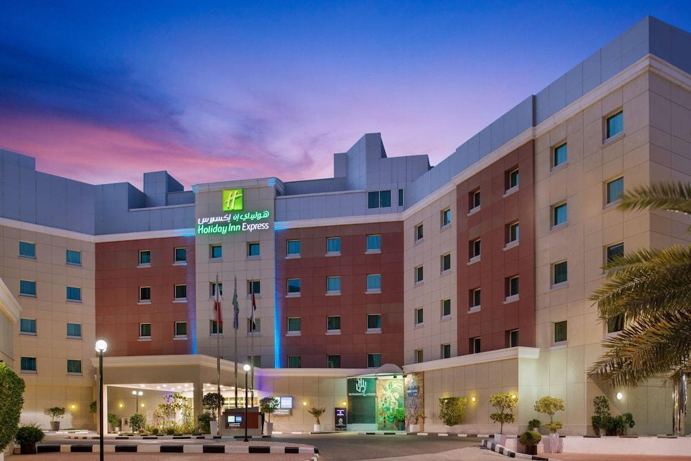 هوليداي إن إكسبريس دبي، مدينة الإنترنت، ضمن مجموعة فنادق إنتركونتنينتال - Exterior