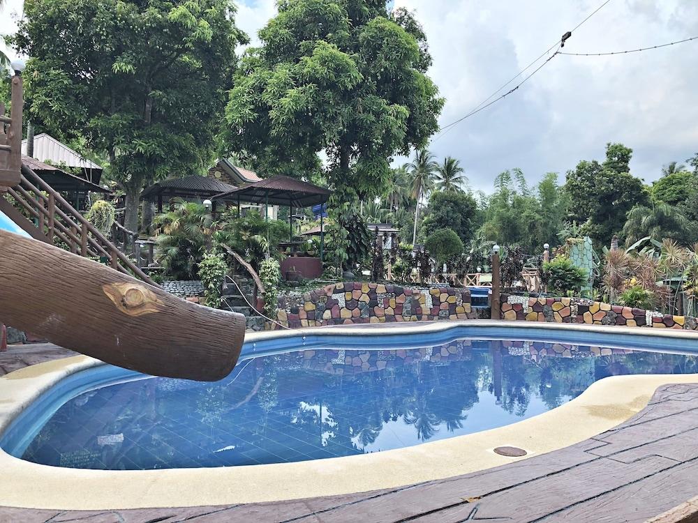 Mt. Maculot View Resort - Outdoor Pool