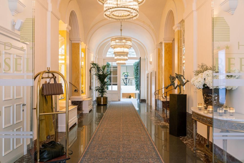 Grand Hotel Casselbergh Bruges - Interior Entrance
