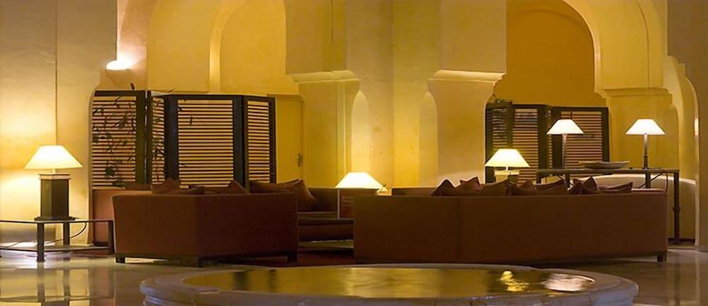 Hotel Alhambra Thalasso - Lobby Sitting Area