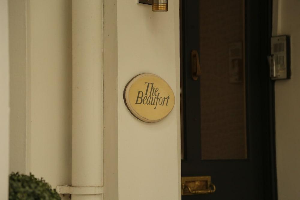 Beaufort Hotel - Exterior detail