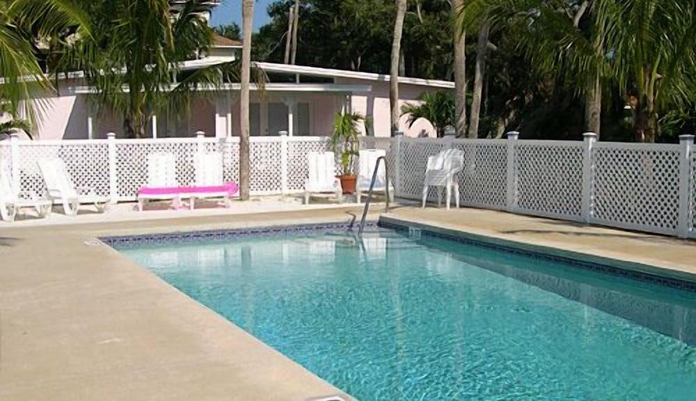 Orchid Island Cottages - Outdoor Pool