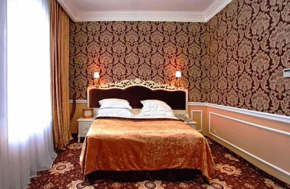 Royal Grand Hotel - Room