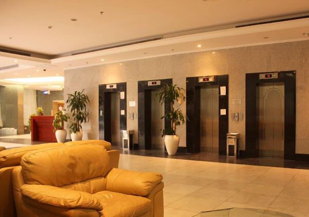 Barakat Burhan Hotel - Lobby Sitting Area