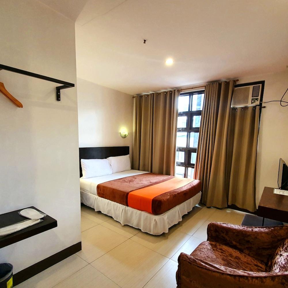 A Hotel Baguio - Room
