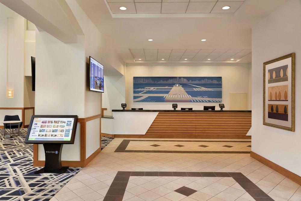 Embassy Suites Boston Logan Airport - Lobby