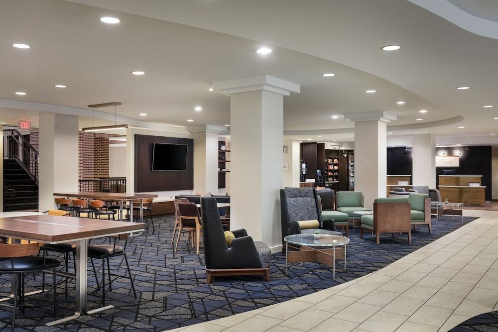 Courtyard by Marriott Wichita At Old Town - Lobby
