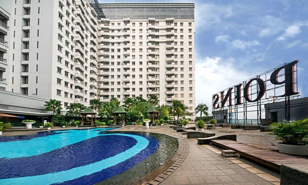 Grand Whiz Hotel Poins Simatupang Jakarta - Pool