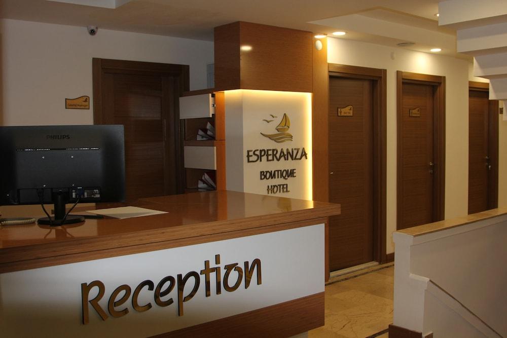 Esperanza Hotel - Interior Entrance