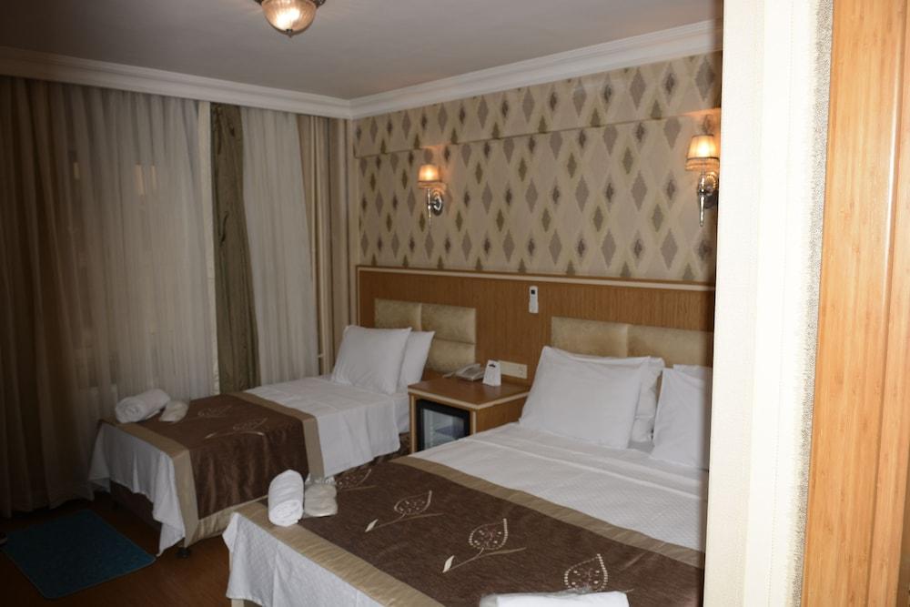 Hermanos Hotel - Room