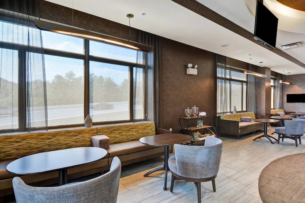 Springhill Suites by Marriott Midtown Cincinnati - Lobby