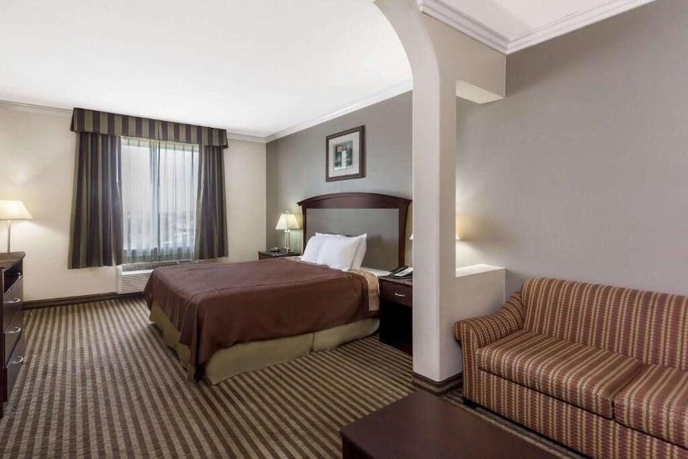 Harbor Inn & Suites - Room