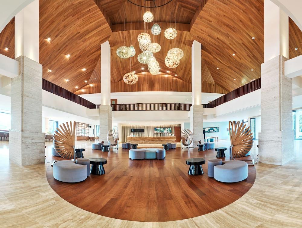 Pullman Danang Beach Resort - Lobby