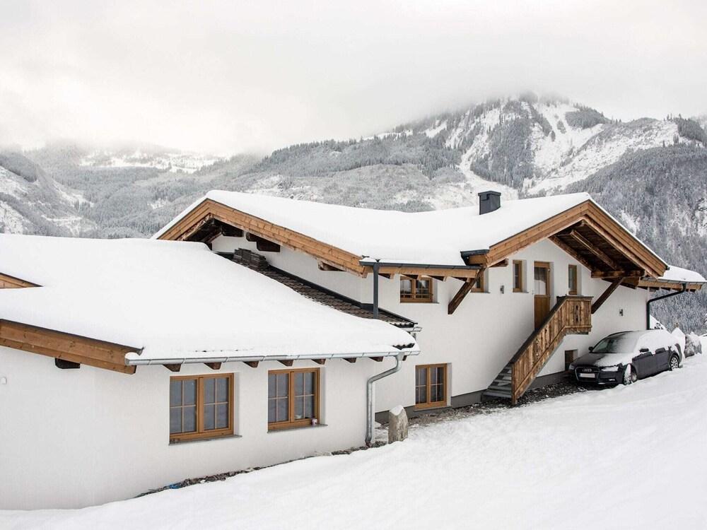 Man's House in Kaprun Near the ski Area - Exterior