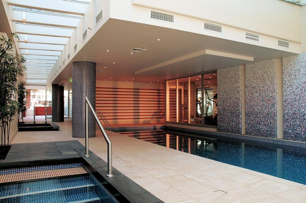 Oaks Glenelg Liberty Suites - Indoor Spa Tub