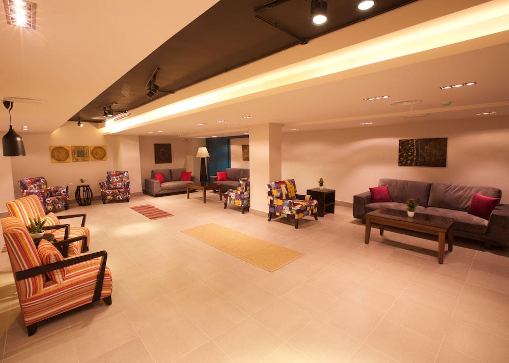 Lujain Hotel Suites - Lobby Sitting Area