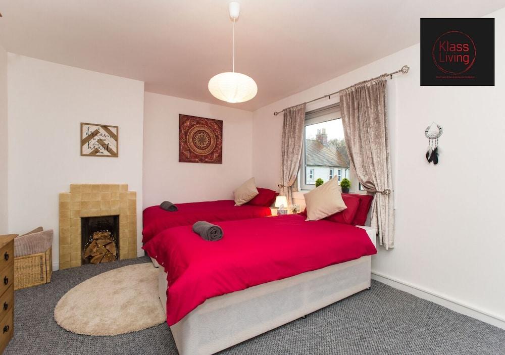 Two Bedroom House by Klass Living Serviced Accommodation Hamilton - Kenmar House With Parking & WiFi - Room