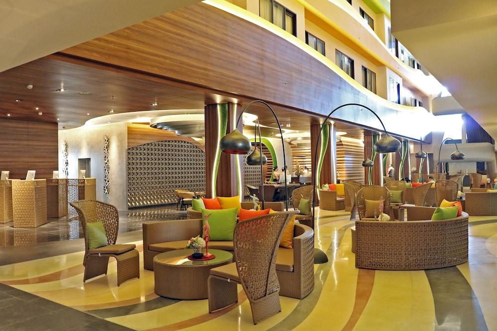 Infinity8 Bali - Lobby Sitting Area
