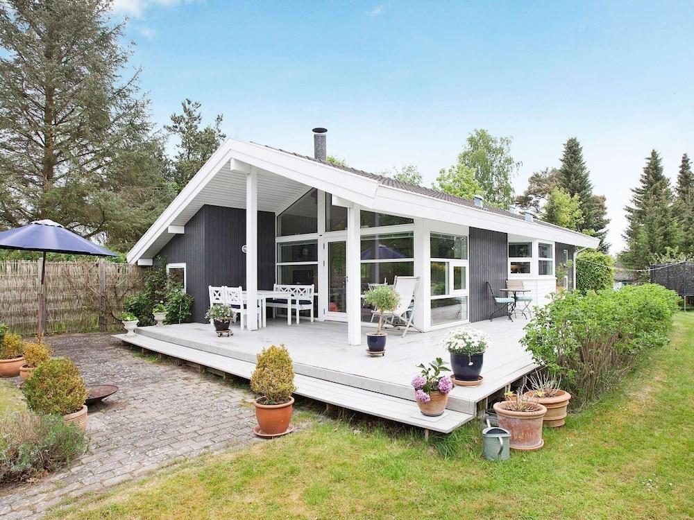 6 Person Holiday Home in Dronningmølle - Featured Image