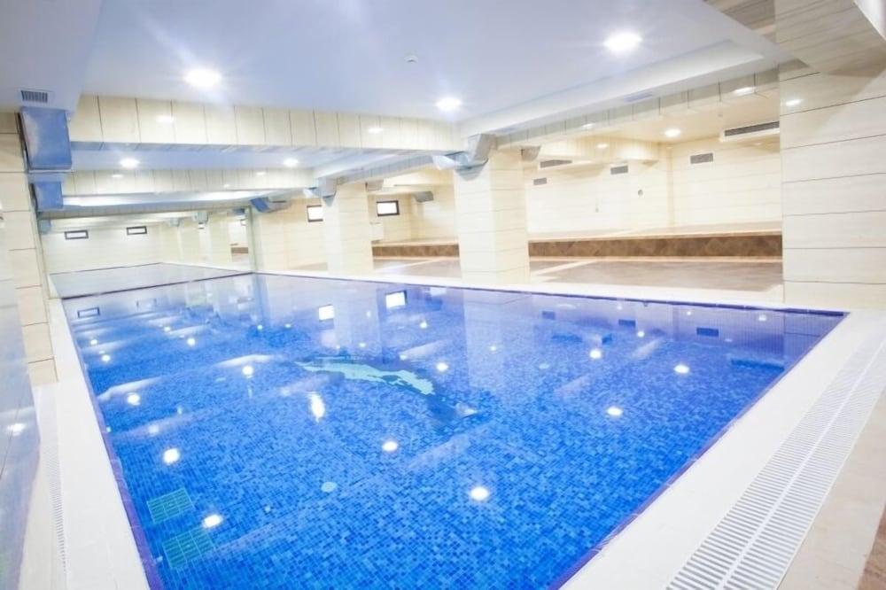 Emerald Hotel - Indoor Pool