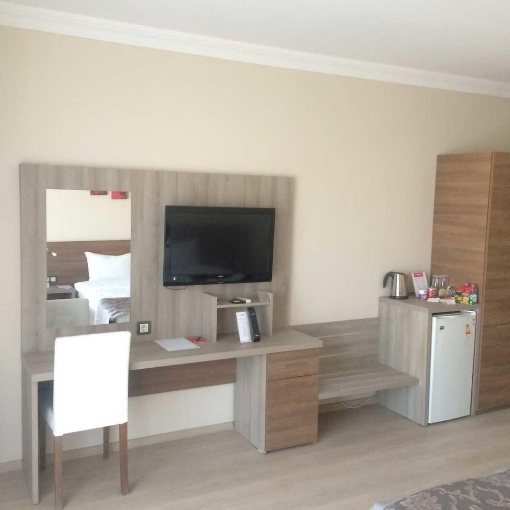 Work & Home Hotel Suites - Living Area