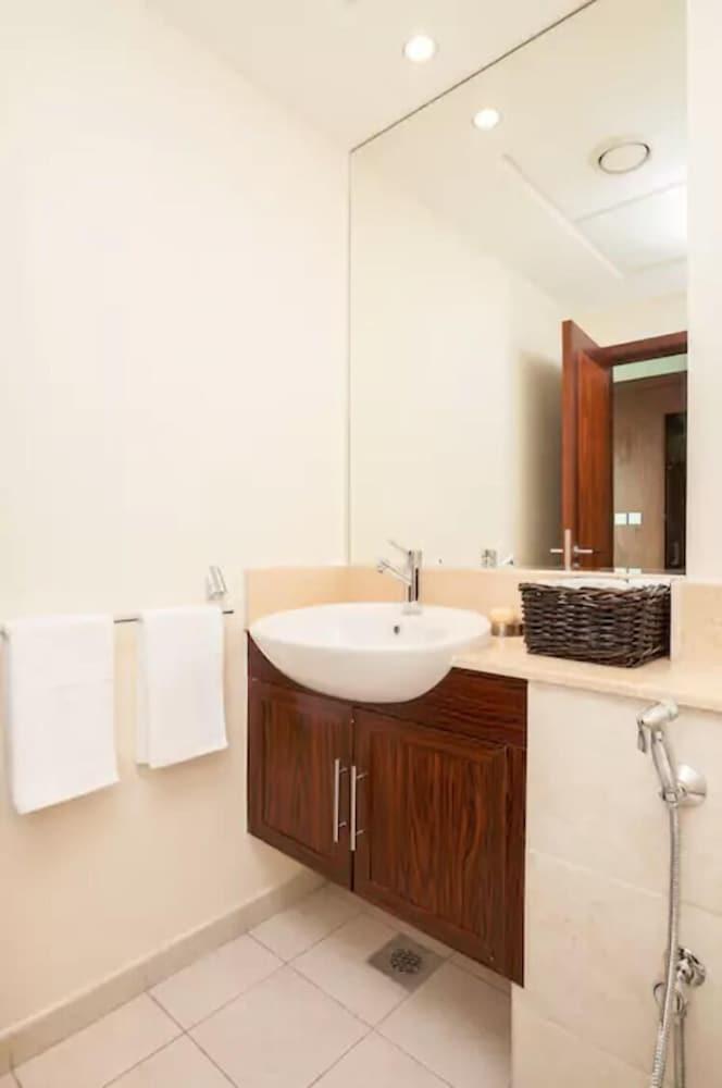 Nasma Luxury Stays - Burj Residences - Bathroom