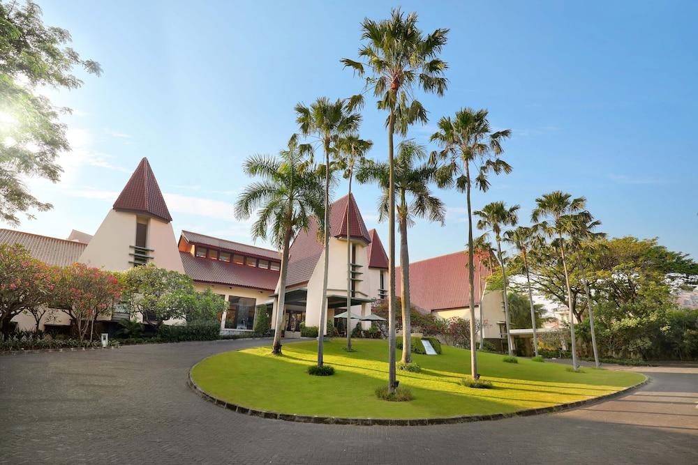 Grand Tropic Suites Hotel Surabaya - Featured Image