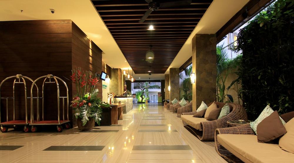 Grand Ixora Kuta Resort - Lobby Sitting Area