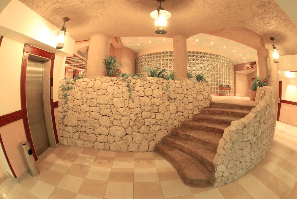 Al Liwan Suites - Lobby