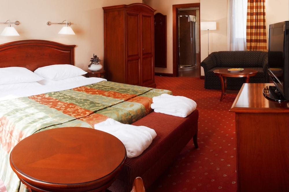 Best Western Premier Hotel Astoria - Room