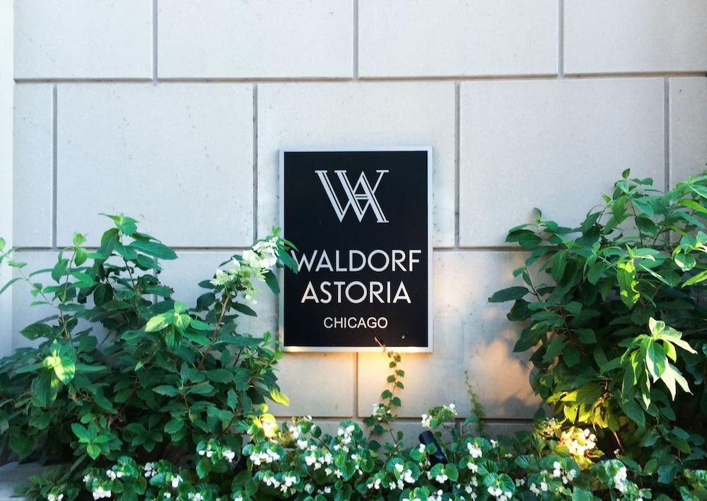 Waldorf Astoria Chicago - Exterior detail