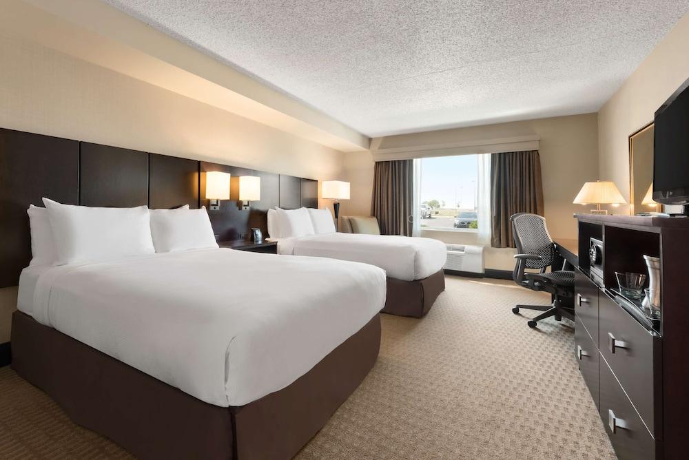 DoubleTree by Hilton Hotel Wichita Airport - Room