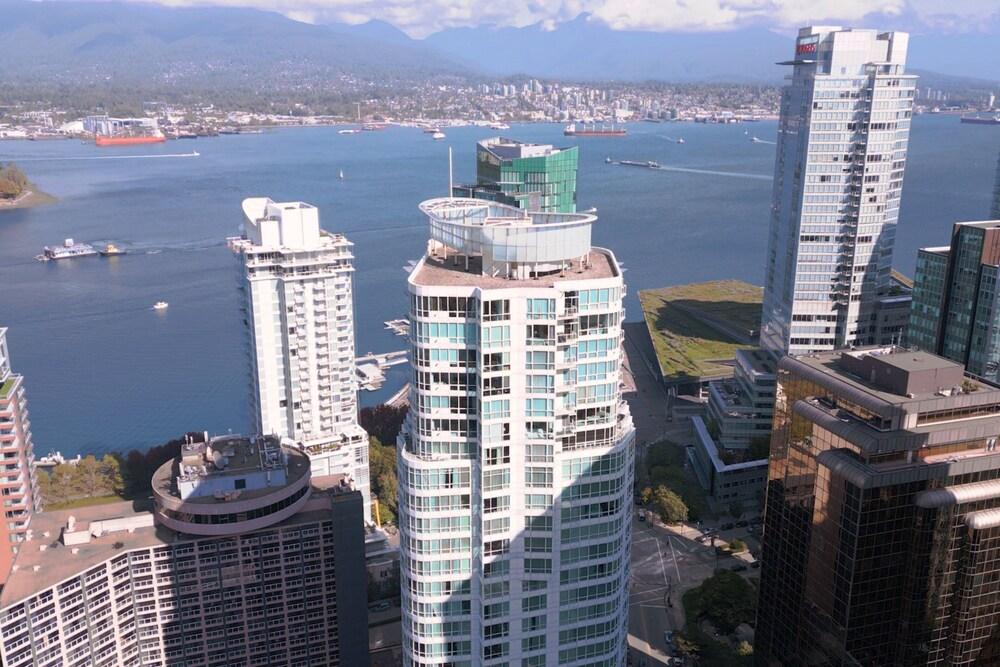 Vancouver Marriott Pinnacle Downtown - Exterior