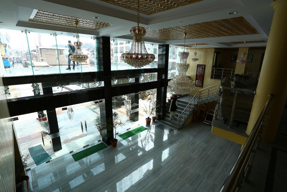 Hotel The Grand Mamta - Interior Entrance