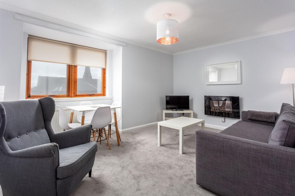 Prestwick Central - Donnini Apartment - Living Area