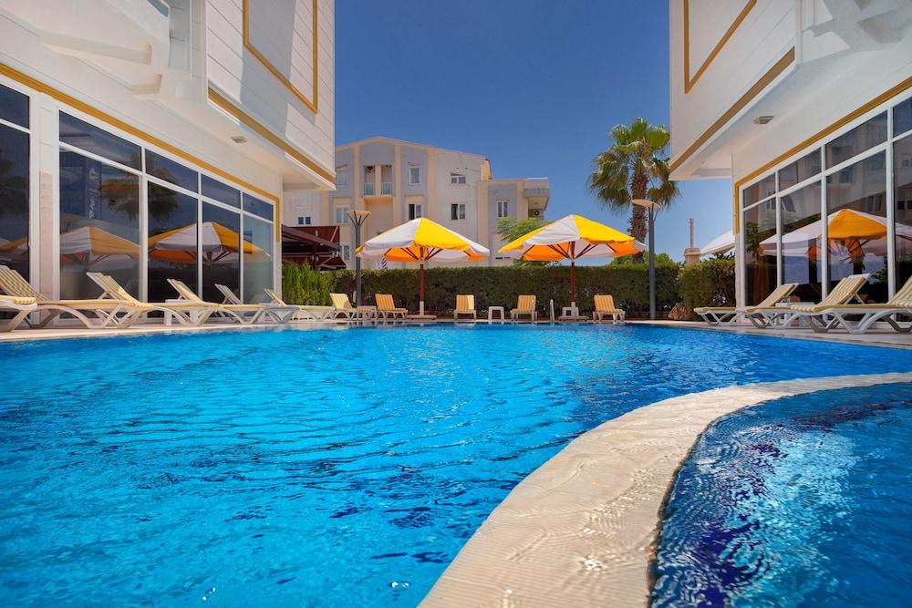 Golden Orange Hotel - Outdoor Pool