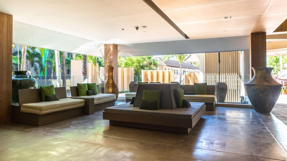 Radisson Resort and Suites Phuket - Lobby
